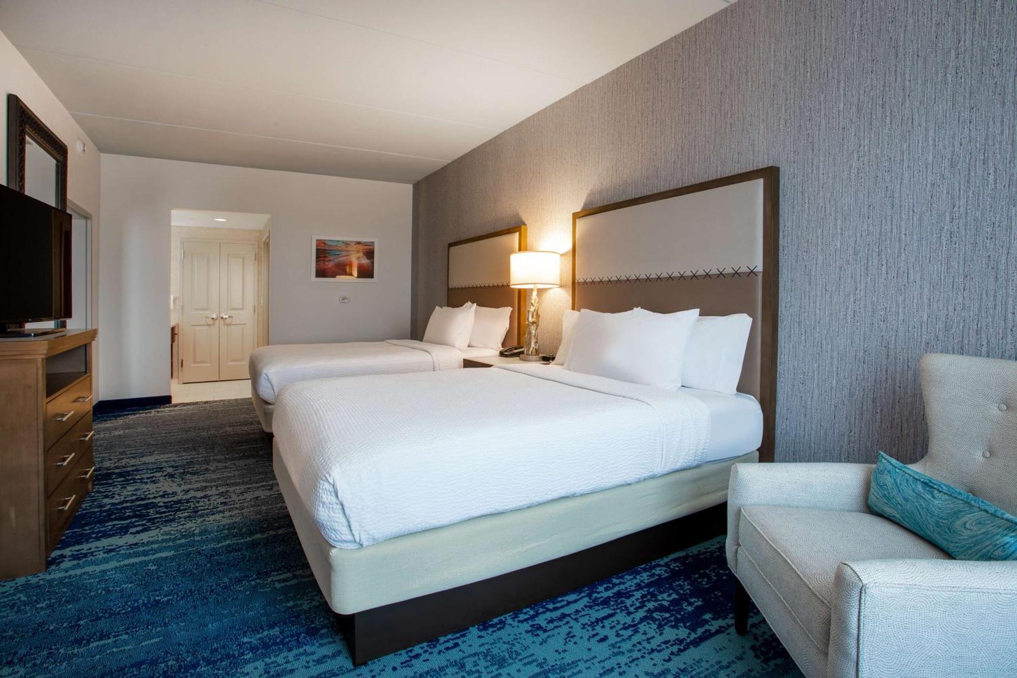One-Bedroom Queen Suite Two Queen Beds Non-Smoking